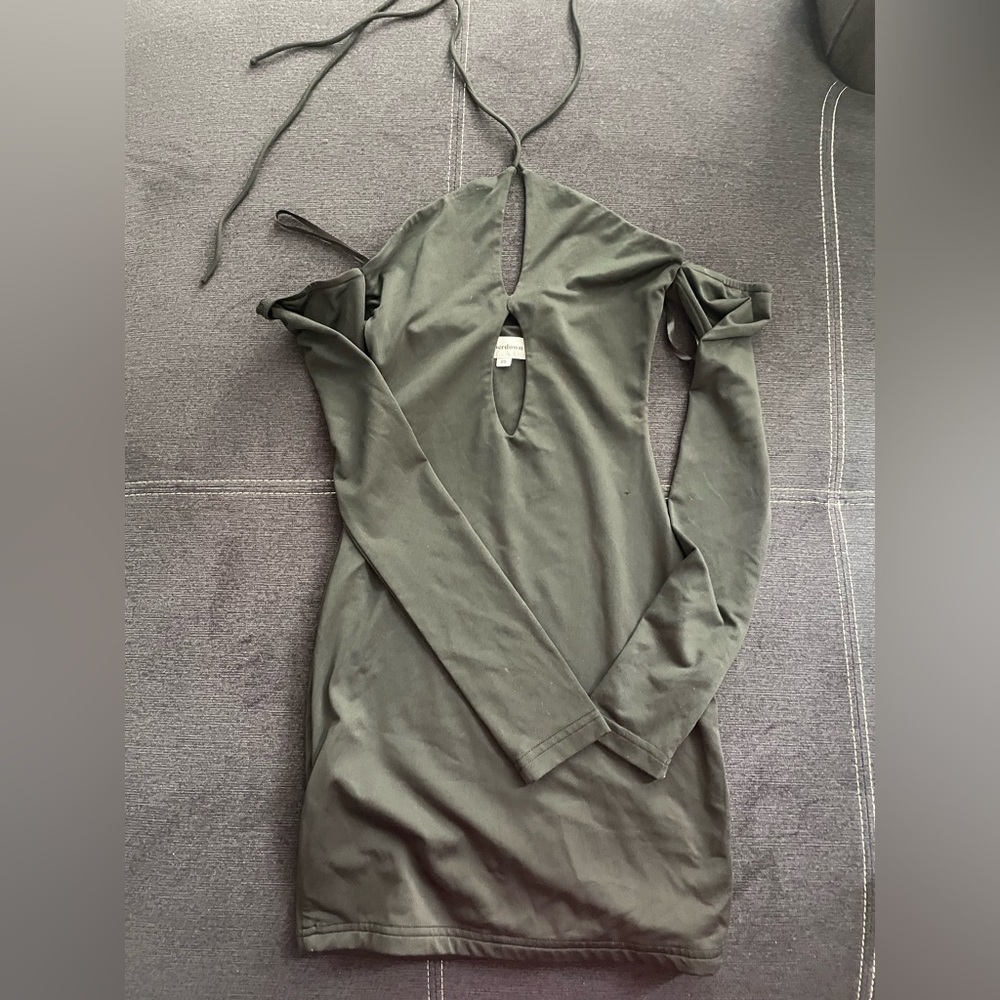 Salma Off Shoulder Dress
superdown
Color: Black